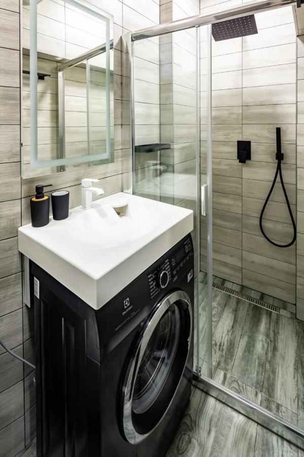 Stylish Apartment In The Center Lviv Buitenkant foto