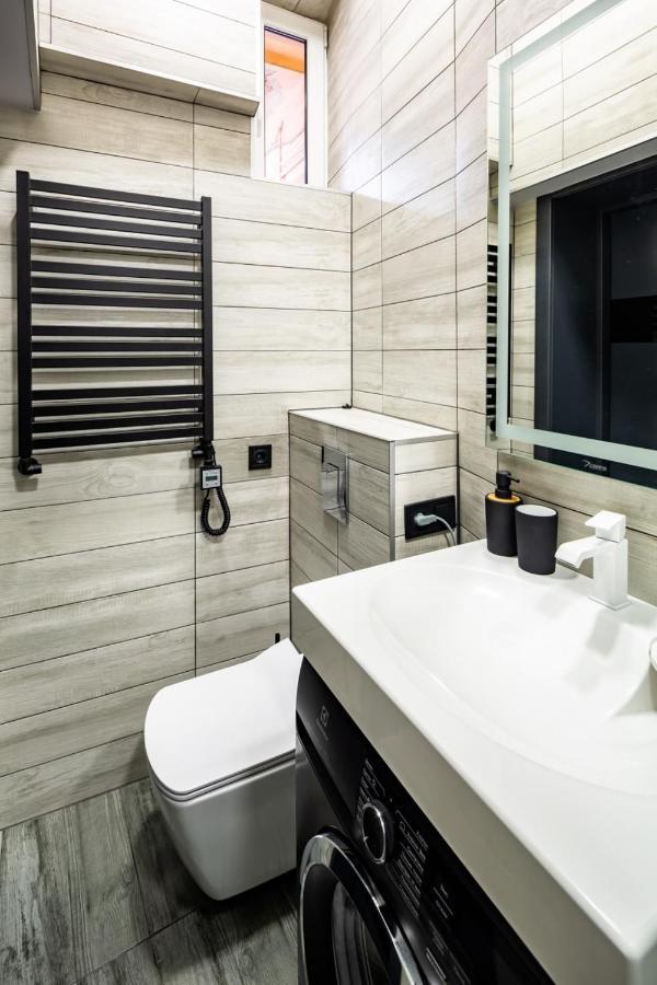 Stylish Apartment In The Center Lviv Buitenkant foto