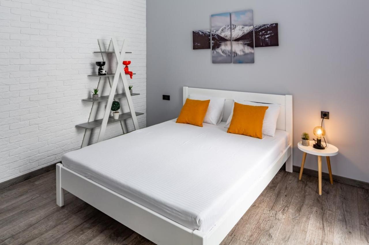 Stylish Apartment In The Center Lviv Buitenkant foto